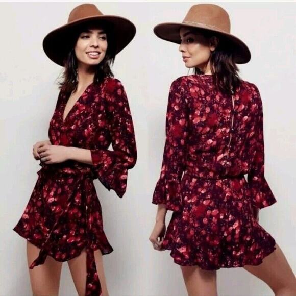 Free People Romper SZ Large All The Right Ruffles Faux Wrap Dark Floral Coquette - Picture 2 of 14